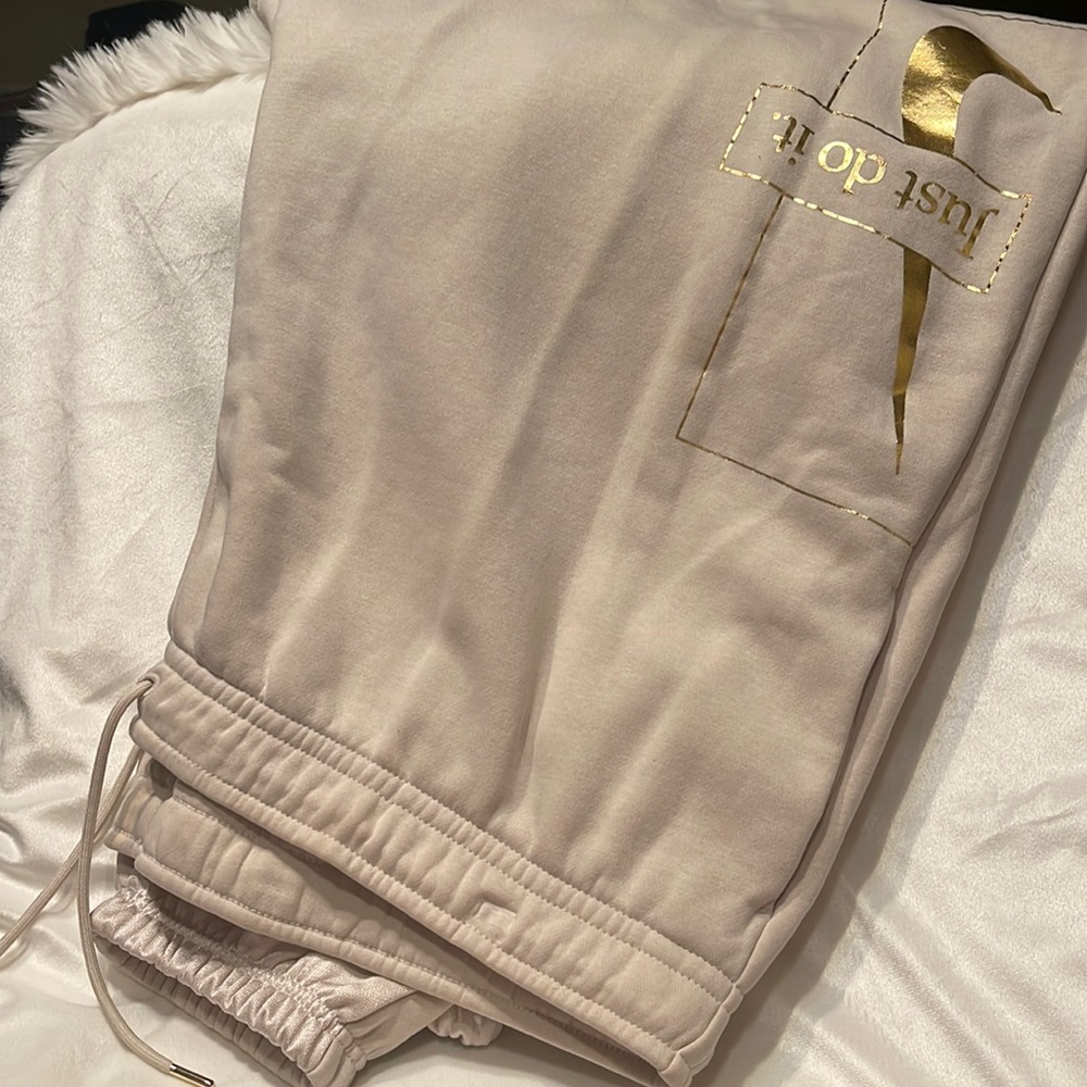 NWOT Nike joggers